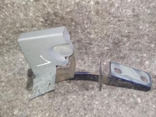 петля капота левая Jeep Cherokee XJ 1991